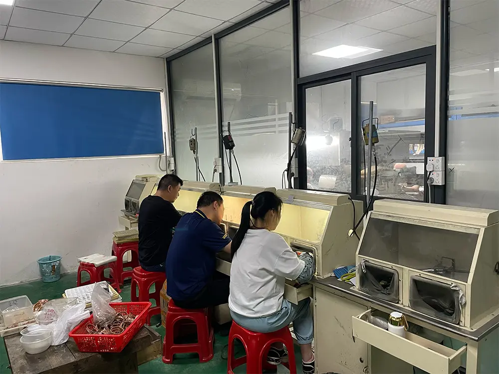 jewelry factory jewelry manufacturers Professional assembly workstation setup