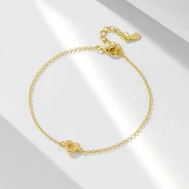 Gold bracelet with star charm and adjustable chain