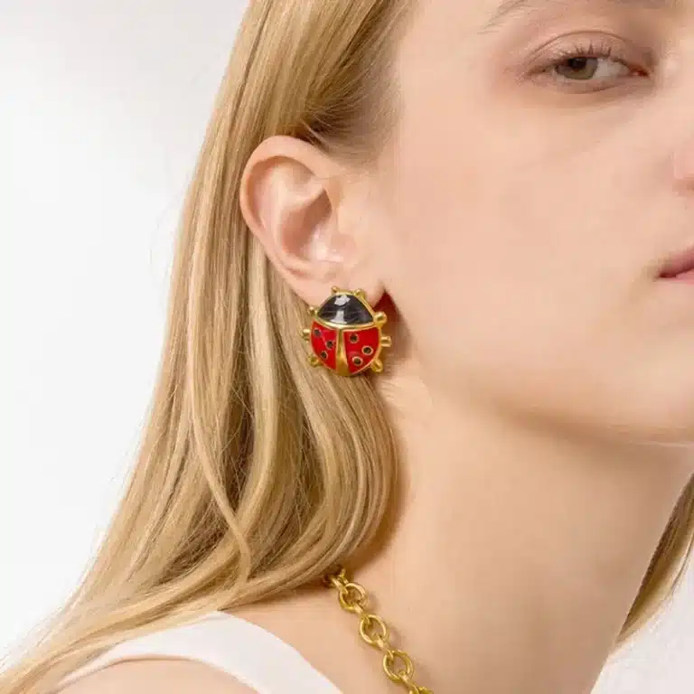 PVD vs Electroplating: Which is Better for Jewelry? The Ultimate Coating Method Deep Dive 13 Stainless Steel vs Silver: A Wholesale Comparison