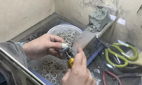IMG_0856 Hand finishing process in jewelry manufacturing