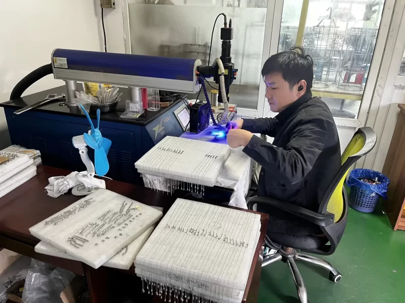 微信图片_20241213150448 Technical document review at workstation
